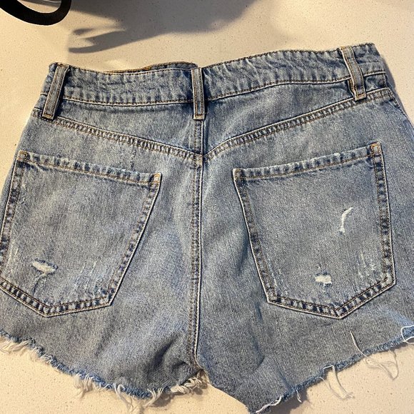 NWOT Dynamite Distressed Blue Jean Shorts Size 28 - Picture 6 of 6